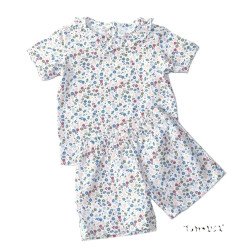 2-delt sæt i hvid farve: T-shirt og shorts i 100% bomuld, fra Tom&Lisa